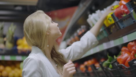 Woman-Buying-Yellow-Pepper-in-Supermarket.-Female-take-and-Choosing-Organic-Vegetables-in-Grocery-Store.-Zero-Waste-Shopping-and-Healthy-Lifestyle-Concept.-Slow-motion.