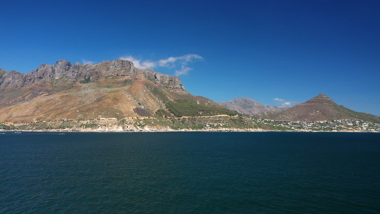 남아프리카 공화국 케이프 타운에 있는 테이블 산의 12사도와 작은 사자 머리 트레일의 먼 전망