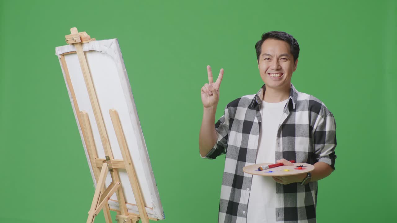 페인팅 용품 을 가진 예술가