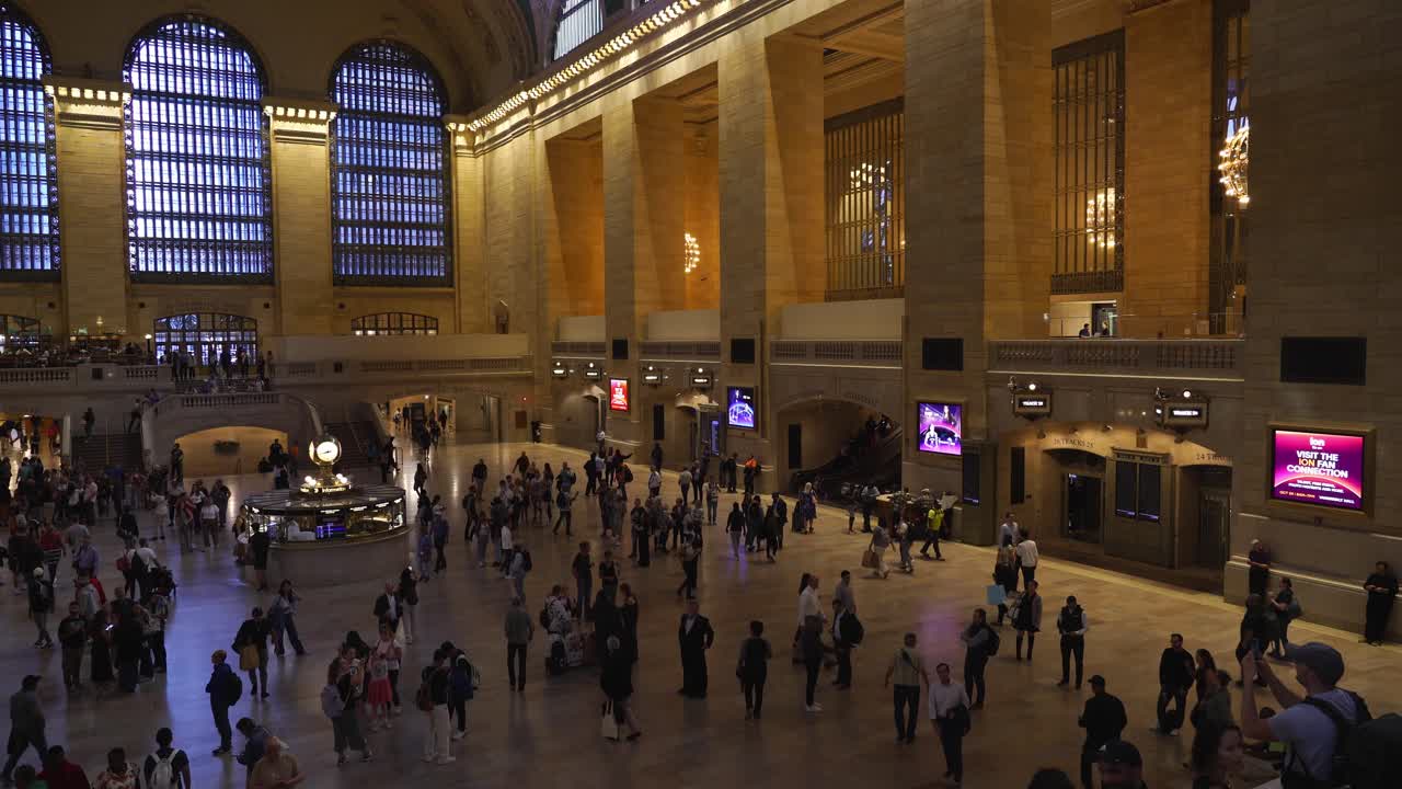 Grand Central Terminal: A Crowded Concourse