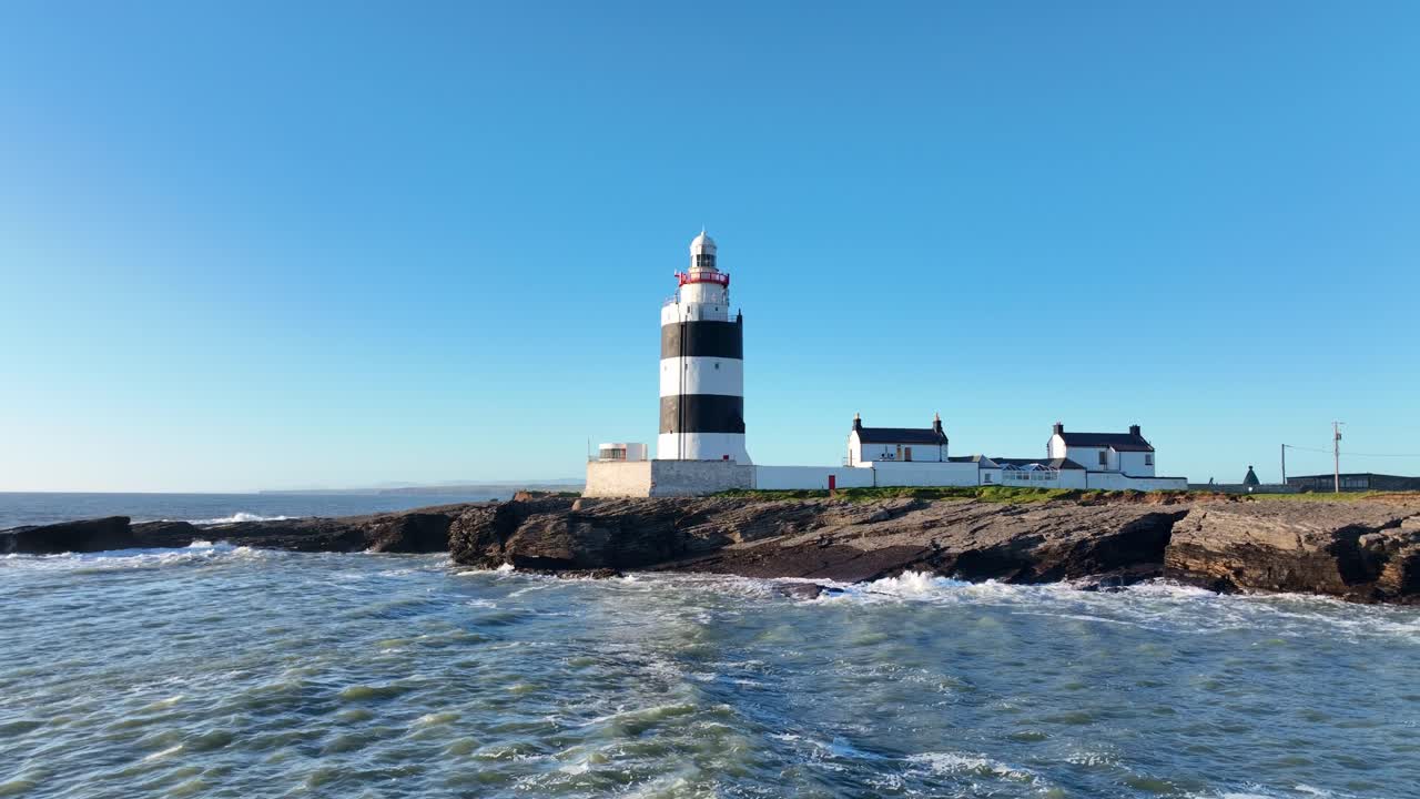 Hook Head Fyr i Wexford, Irland, lavt over havet om foråret.