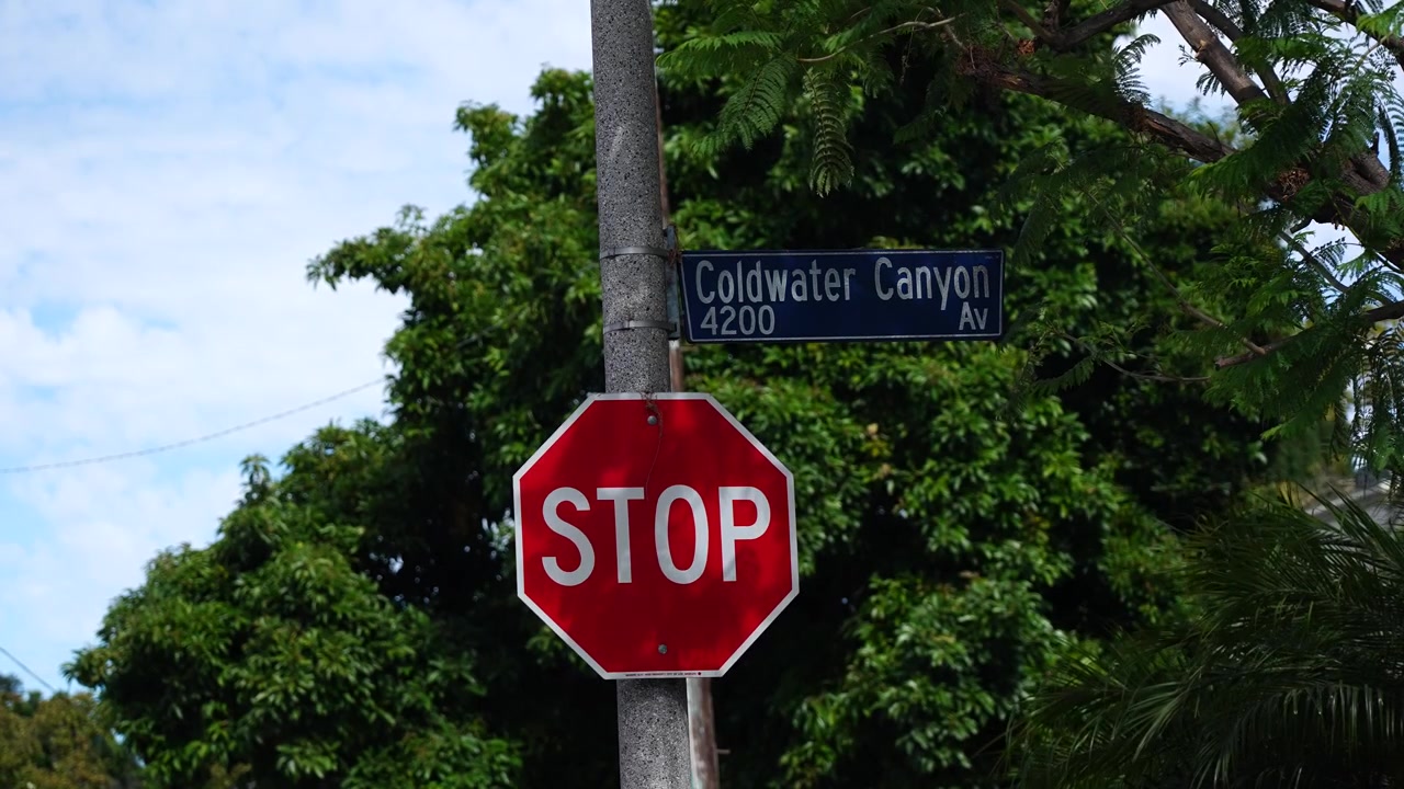 Gateskilt for Coldwater Canyon i Los Angeles