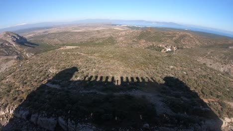 panorámica a la sombra del castillo del montgrí.