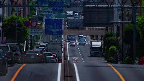 un timelapse del atasco de tráfico en la calle urbana de tokio