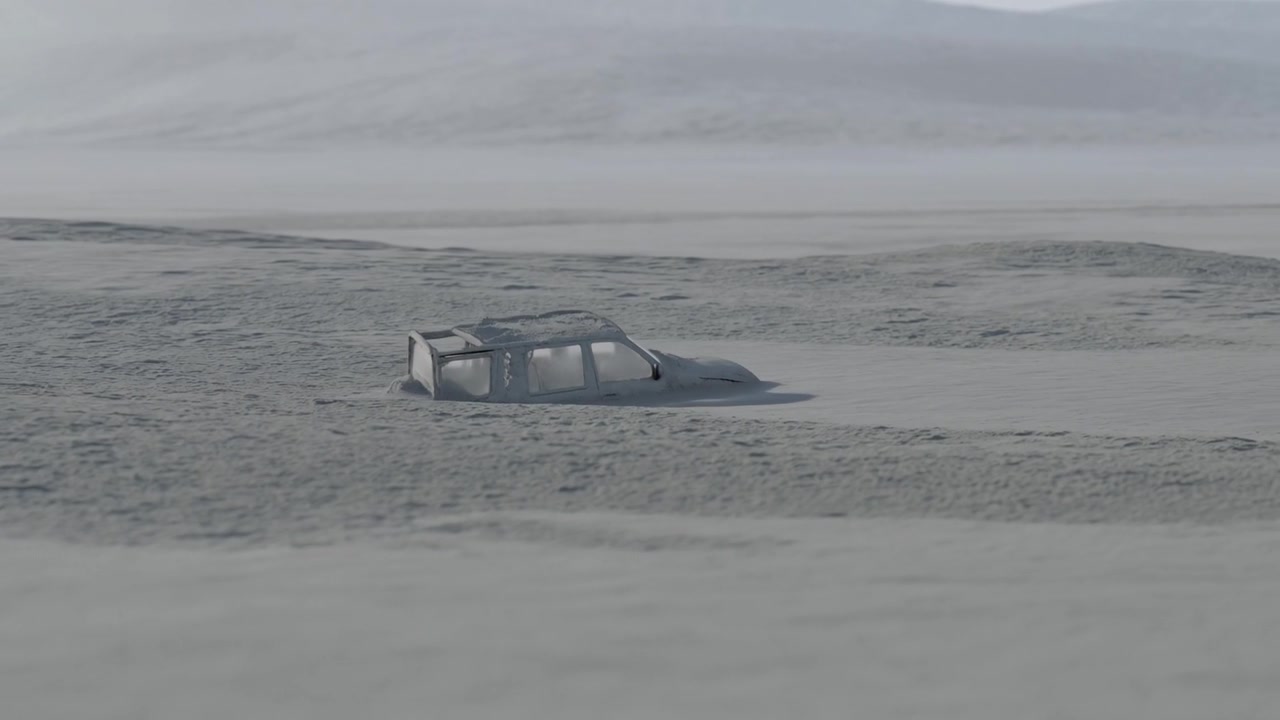 SUV sepolto che emerge esponendo il tetto su una pianura di dune grigie, mentre la parte posteriore solleva una nuvola di polvere, con spazio per il testo.