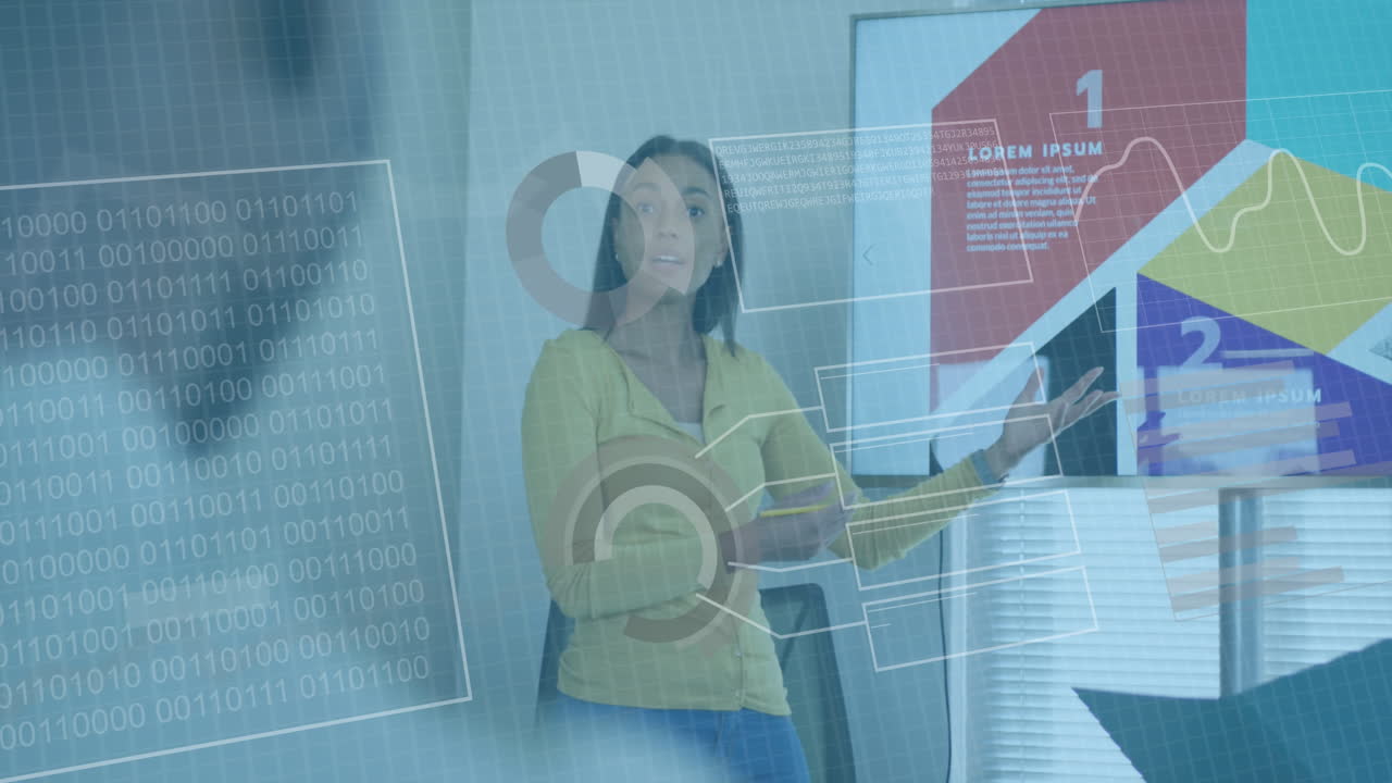 animación del procesamiento de datos sobre una mujer de negocios biracial que trabaja en la oficina