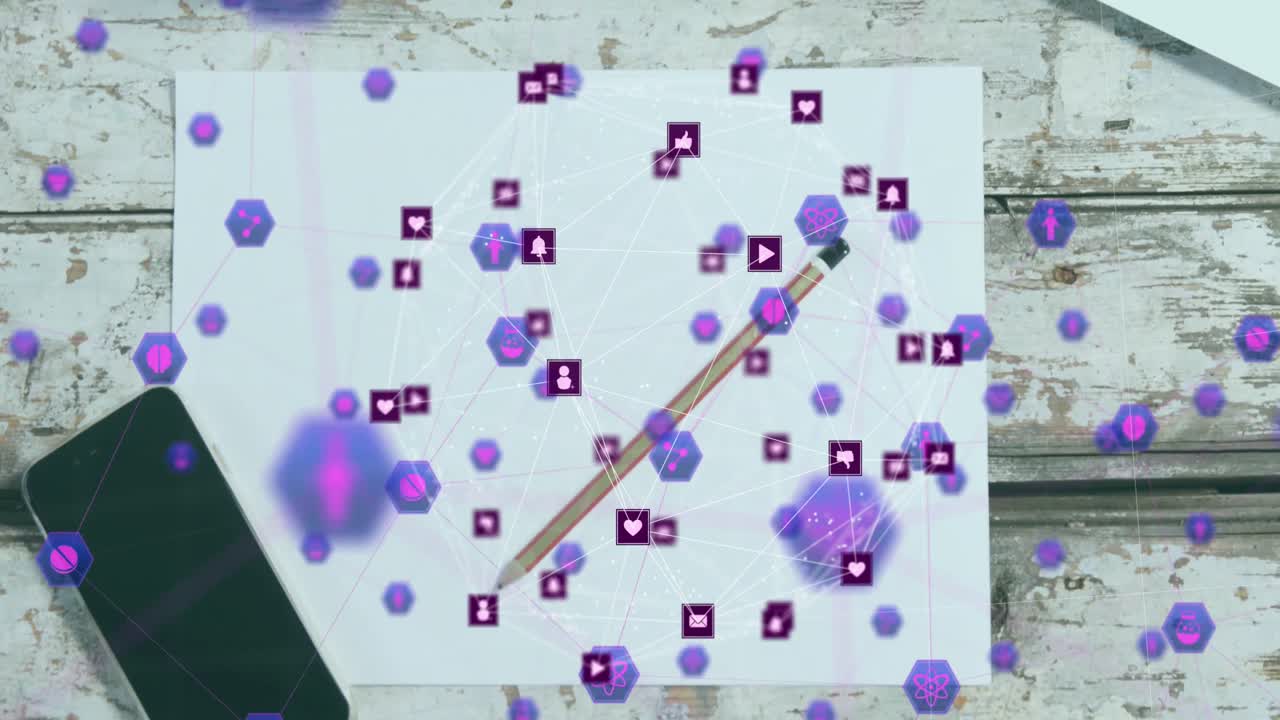 animación de un globo de iconos de redes sociales que giran sobre equipos de oficina en una superficie de madera.