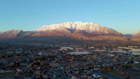 monte timpanogos con nieve en wasatch range, utah, estados unidos