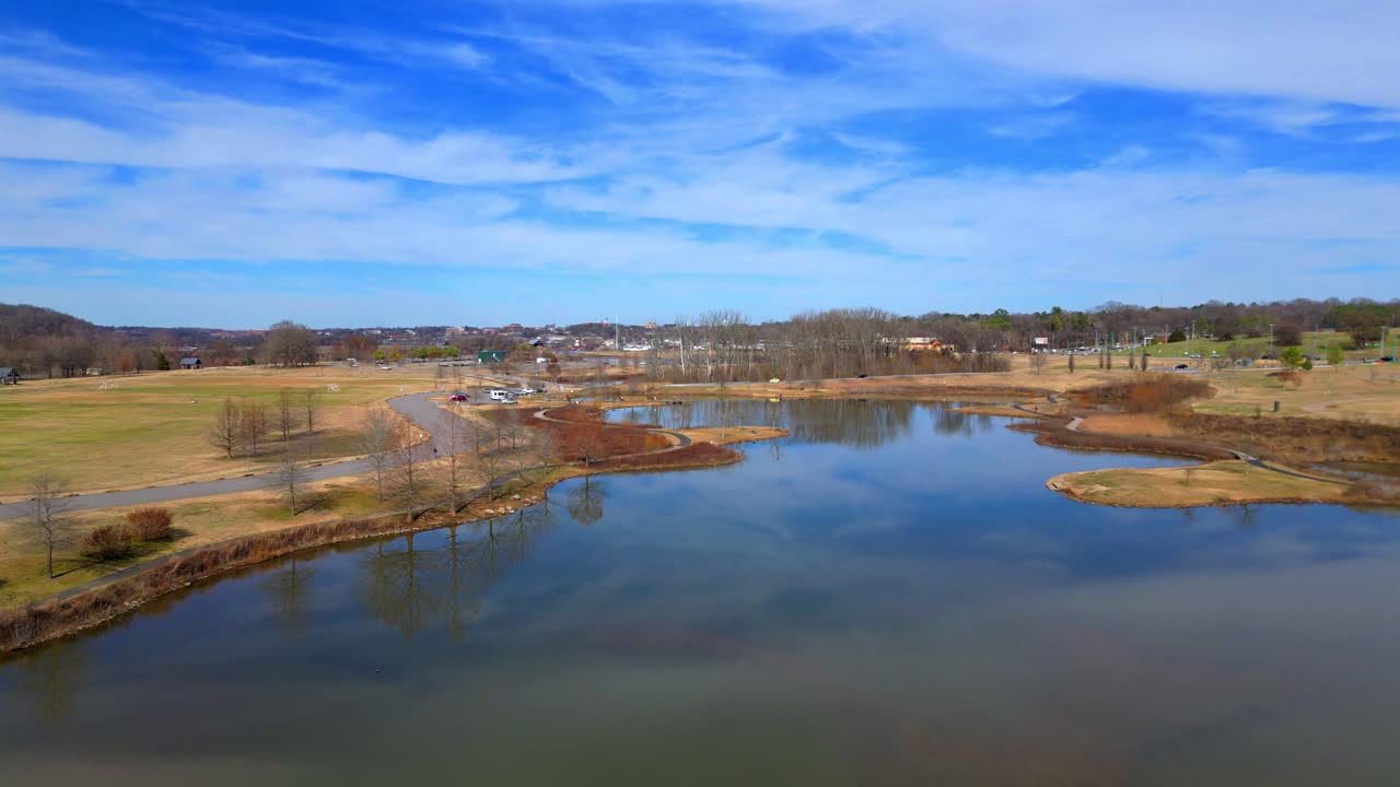 테네시주 클락스빌 리버티 파크의 낚시 연못