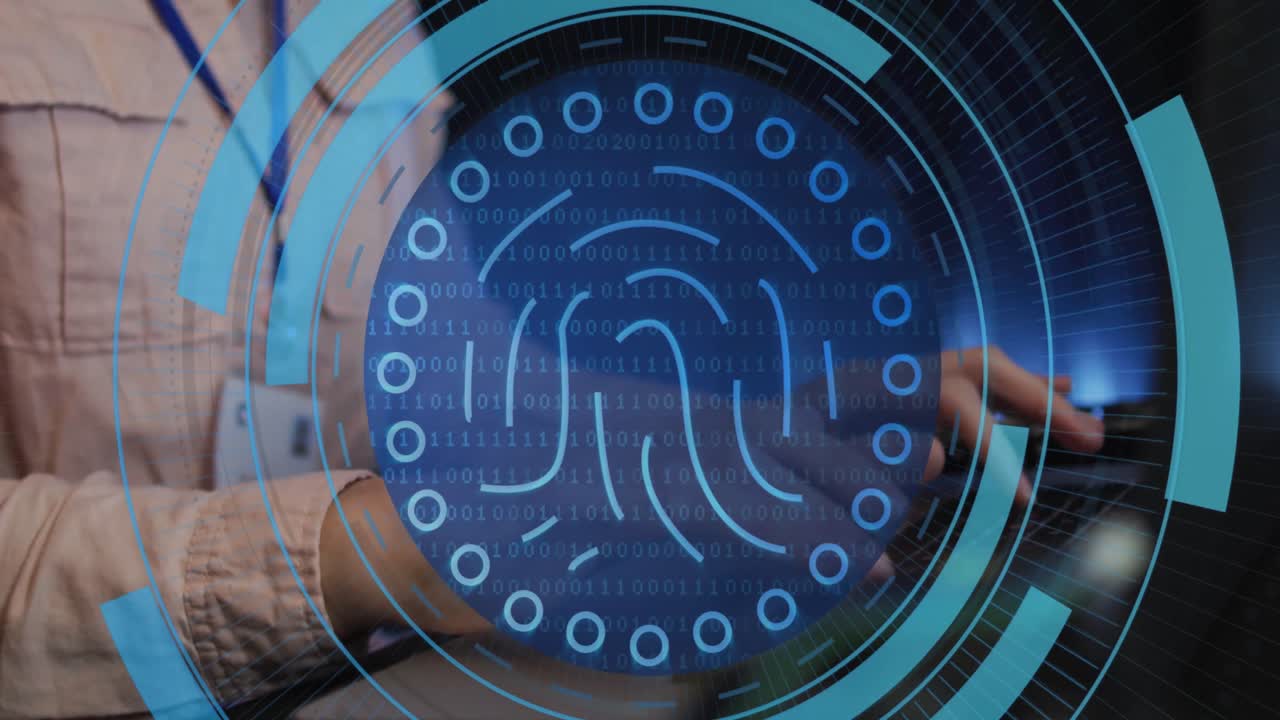 анимация отпечатка пальца в кругах над руками кавказского человека, пишущего на ноутбуке.