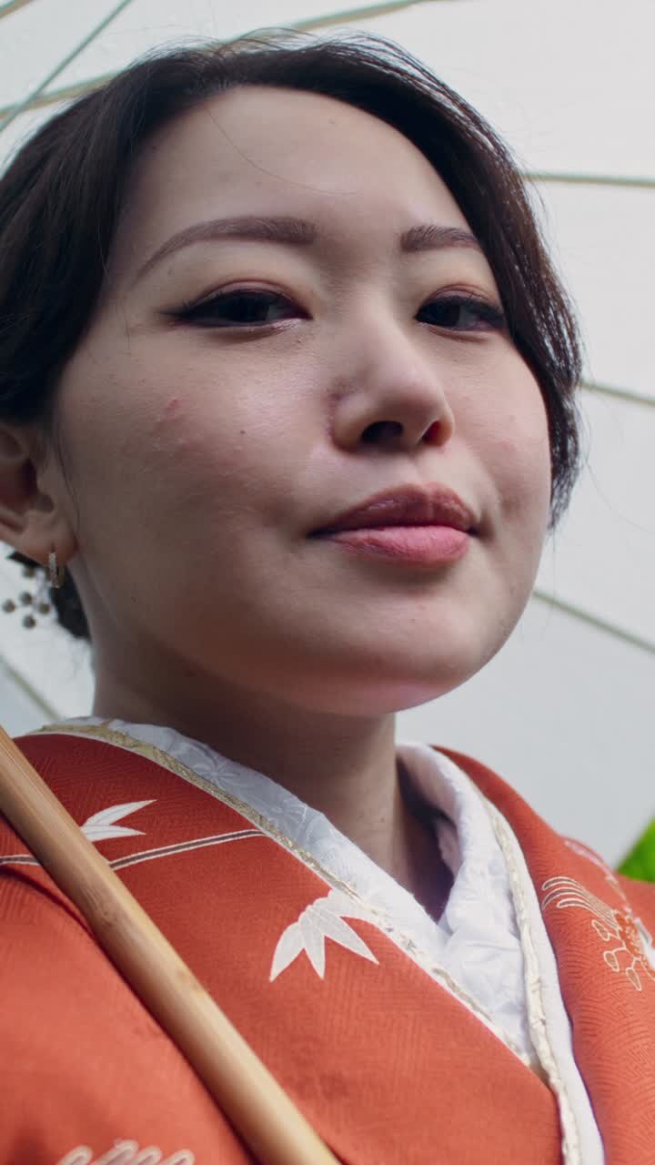 Donna con un kimono tradizionale giapponese