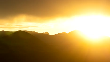 Lapso-De-Tiempo-De-La-Puesta-De-Sol-Sobre-Los-Picos-Indios,-Colorado