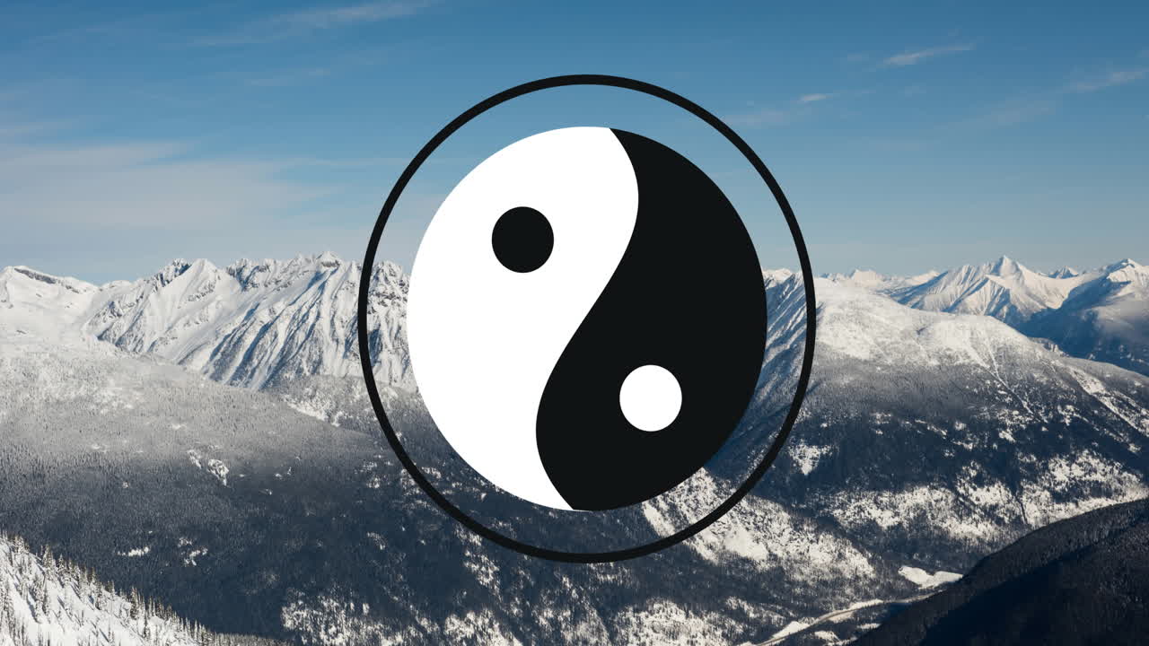 animación del símbolo yin yang sobre las montañas en invierno