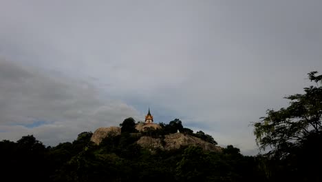 Wat-Phra-Phutthachai-Ist-Ein-Touristenziel-Für-Ausländer-Und-Thailändische-Staatsangehörige,-Die-Nach-Segnungen-Suchen