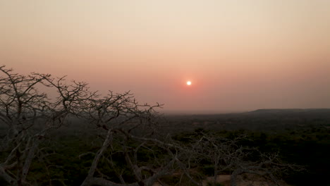 Viajando-Hasta-El-Pase,-Drone-4k,-Puesta-De-Sol-En-áfrica,-Angola,-áfrica-14