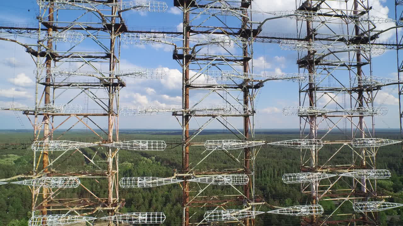 Vista aérea del enorme complejo de radar Duga, una reliquia de la Guerra Fría, en la Zona de Exclusión de Chernóbil, Ucrania
