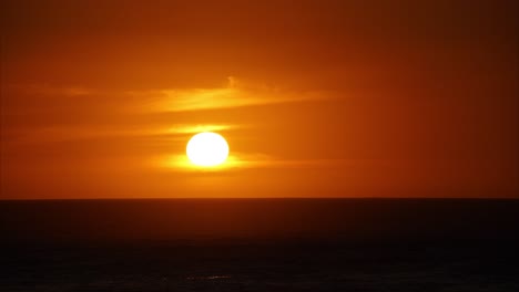 golden sunset timelapse dropping below the ocean horizon