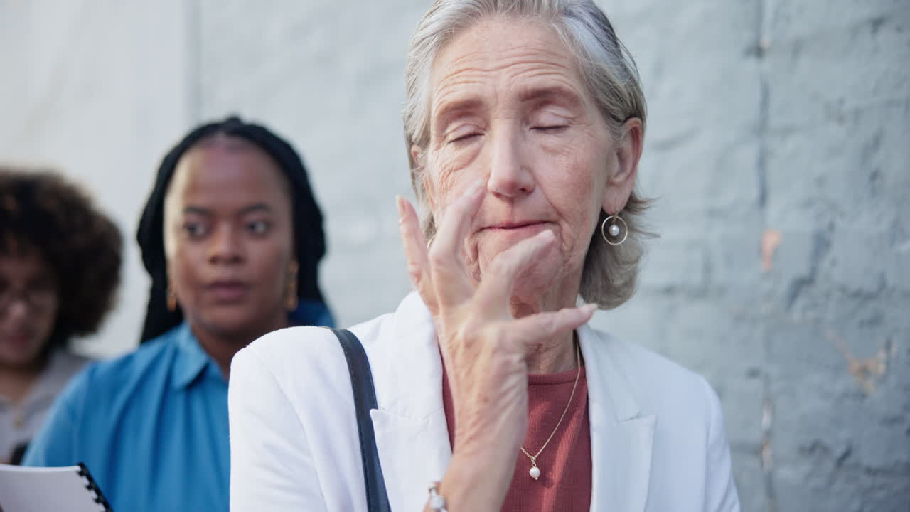 사무실에서 대기, 얼굴 및 비즈니스 여성