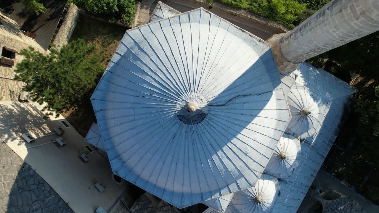 모스타르 에 있는 모스크 의 위상