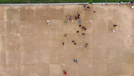 Draufsicht-Auf-Einen-Platz-Und-Seine-Menschen-In-Ribeirão-Preto