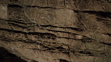 texturas de roca en la pared de una cueva