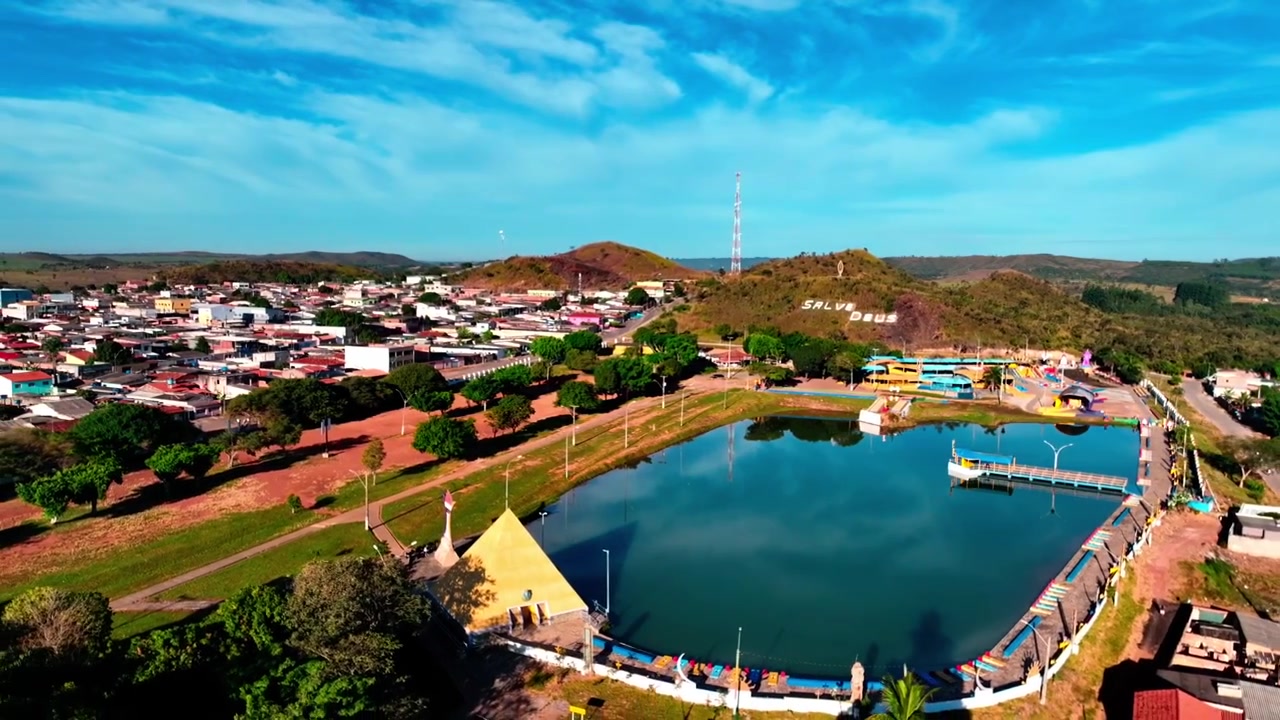 Complesso di templi sul lago, Paesaggi urbani di Planaltina, Brasilia, Brasile, Sud America, Vista aerea