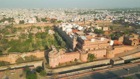 Vista-Aérea-Del-Fuerte-Junagarh,-Este-Es-Uno-De-Los-Lugares-Más-Cuidados-Para-Visitar-En-Bikaner.