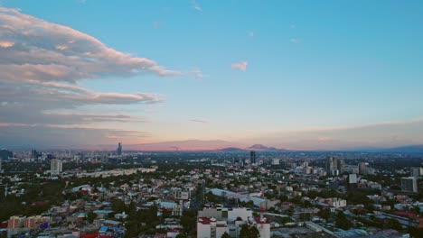 Paisaje-Del-Sur-De-La-Ciudad-De-México-Desde-El-Cielo-Con-Un-Dron