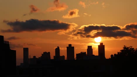 stunning time-lapse of new york city skyline at sunset