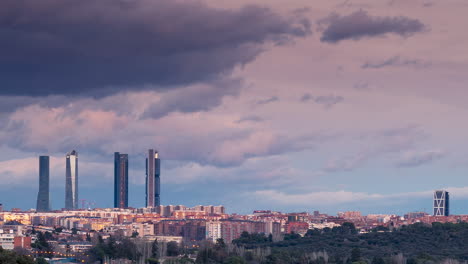 timelapse del amanecer en madrid, españa