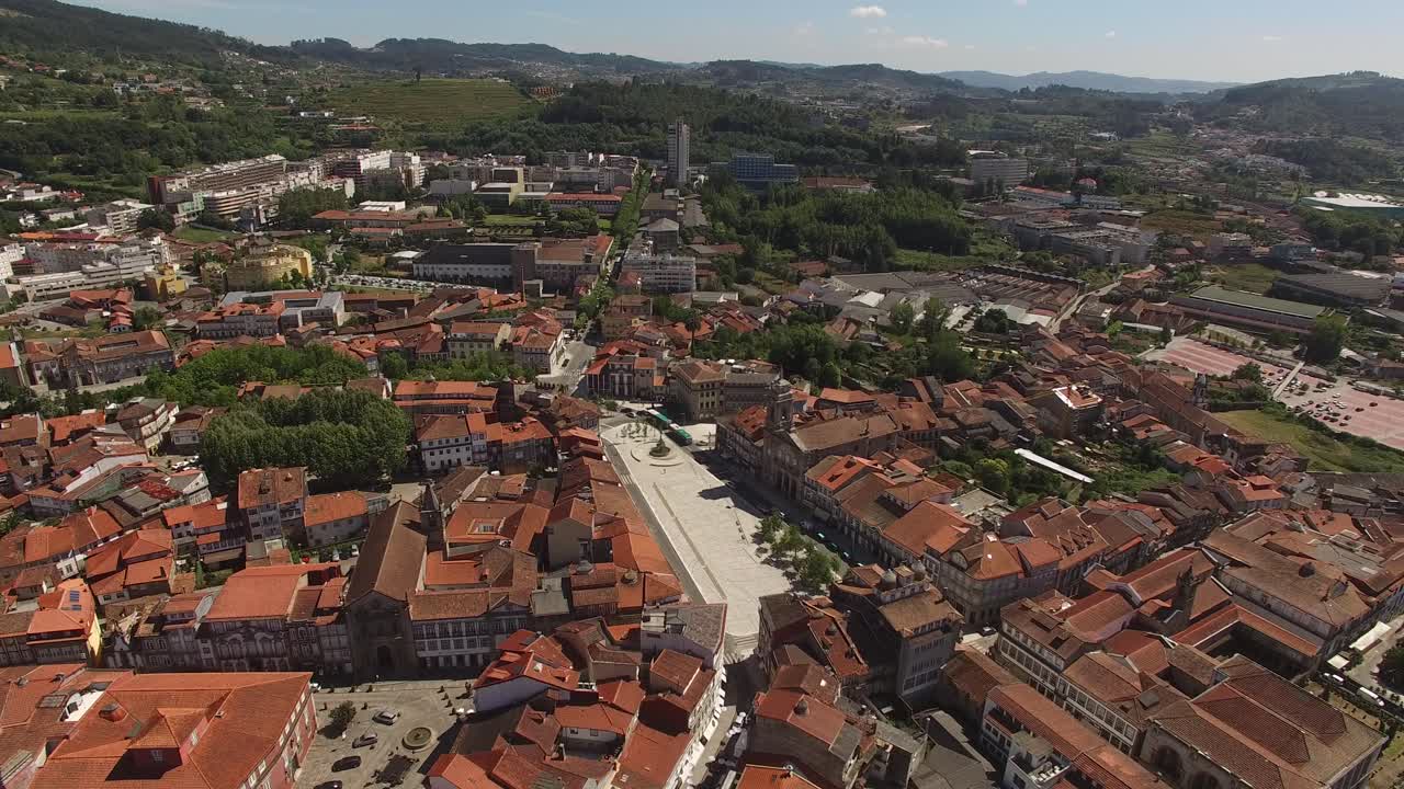 Vista aerea della bellissima città di Guimarães in Portogallo