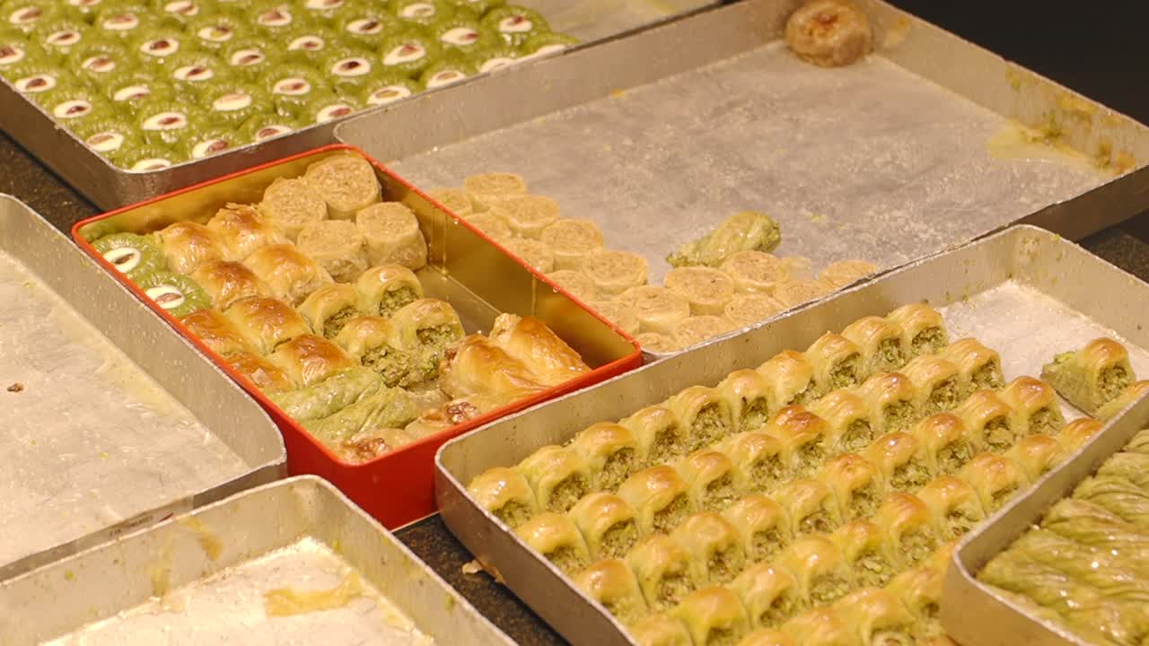 deliciosa preparación de baklava turca