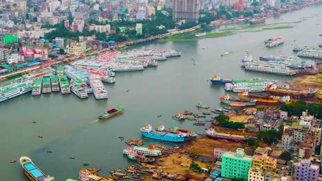 el puerto y el paisaje urbano de dhaka, bangladesh, vista aérea de un avión no tripulado