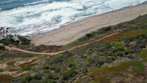 Gleitschirmfliegen-In-Cachagua,-Region-Valparaiso,-Chile