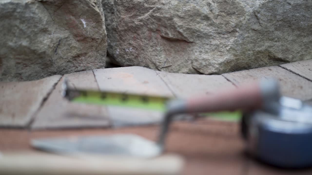 Construction with Stones and Bricks