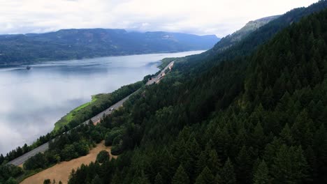 Aerial-drone-footage-of-Oregon-with-Columbia-River,-Phoca-Rock,-evergreen-forest