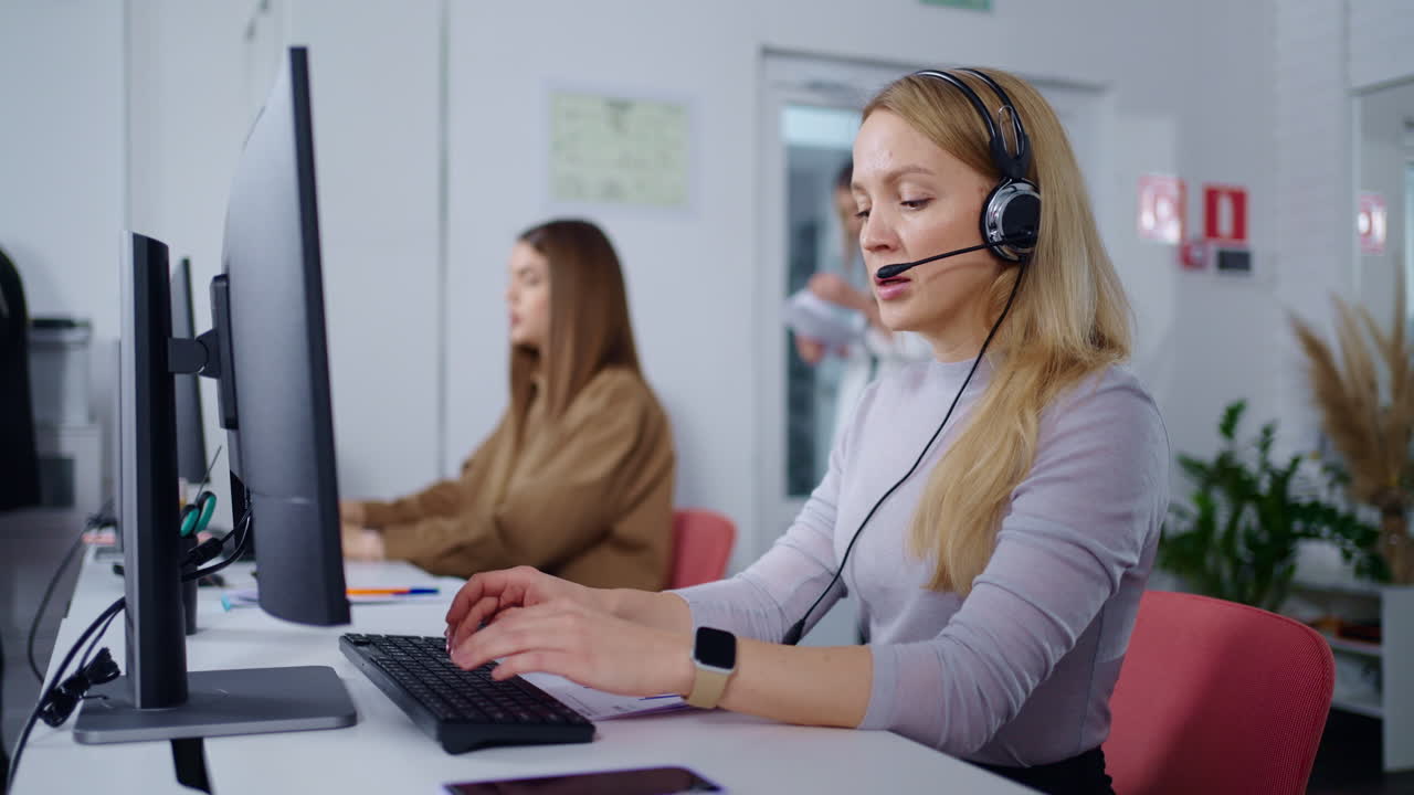 equipo de apoyo al cliente en acción