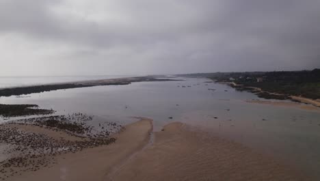 Playa-Cacela-Velha-En-Un-Día-Nublado-Y-Sombrío