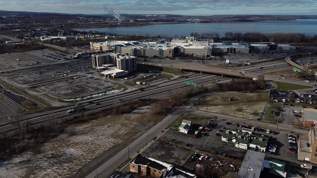 взгляд с воздуха на торговый центр "дестини" в сиракузах