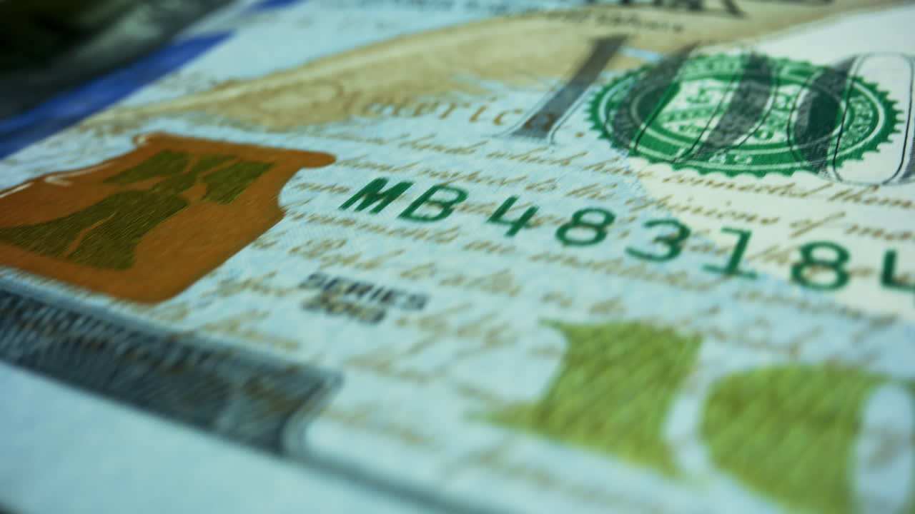 nuevos dólares estadounidenses dinero en efectivo. símbolos en billetes de cien dólares