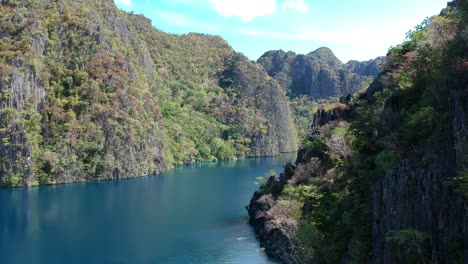 aerial-of-beautifully-still-Kayangan-lake-in-Coron,-Palawan,-Philippines