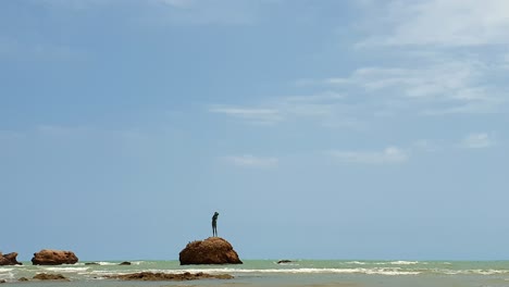 Statue-of-bather-or-little-mermaid-at-Vasto,-Italy