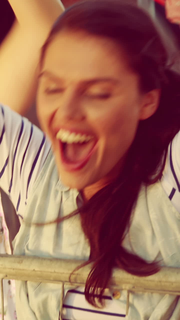 en formato 4k de alta calidad fanático de la música emocionado en el festival