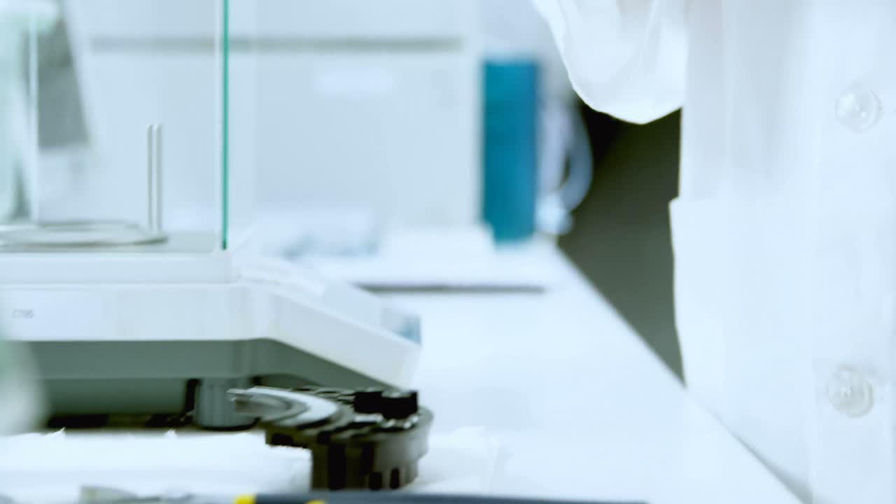 Male scientist experimenting in laboratory 4k