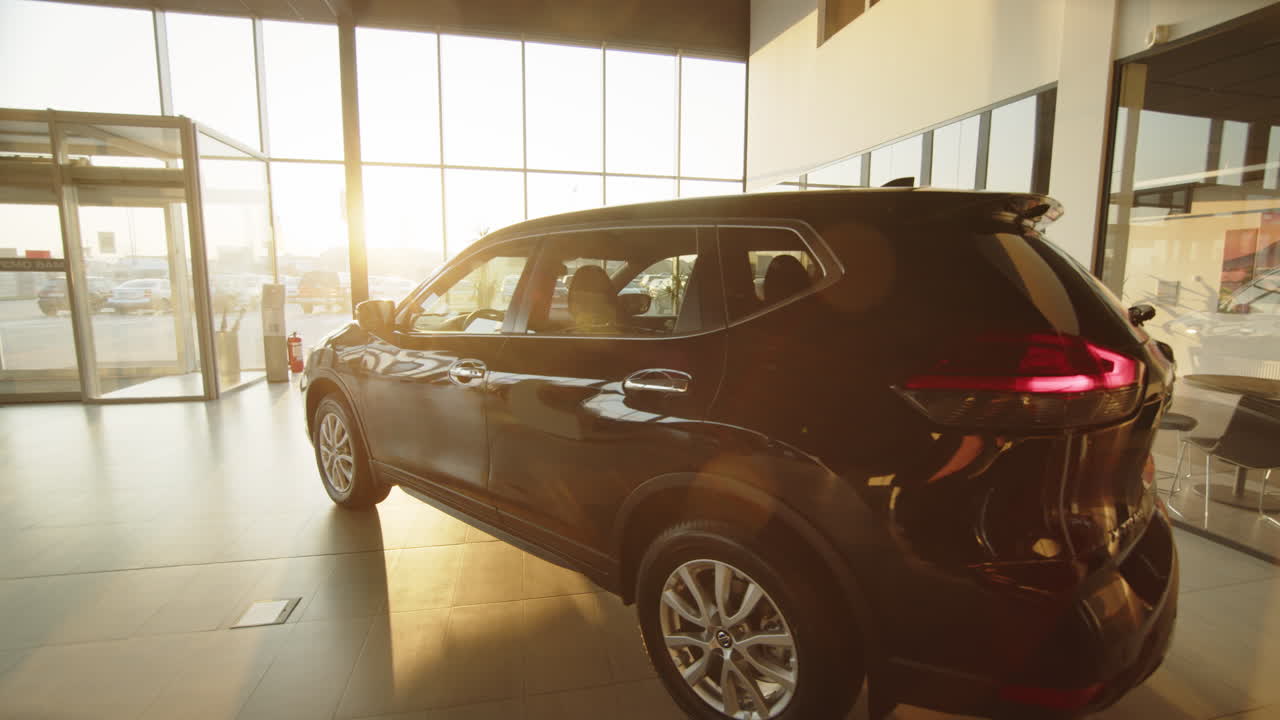 nissan x-trail en una sala de exposiciones