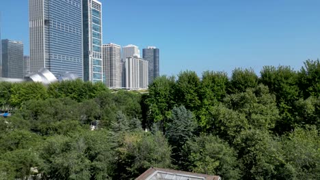 High resolution panoramic drone aerial 4K Video of the famous tourist attraction of Chicago&#039;s Millennium Park during a beautiful summer day