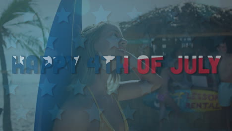 texto del día de la independencia contra mujer caucásica con tabla de surf en la playa