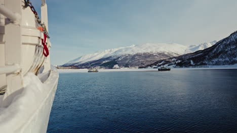 Cruise-side-view-of-Norwegian-Fjords-in-Wintertime