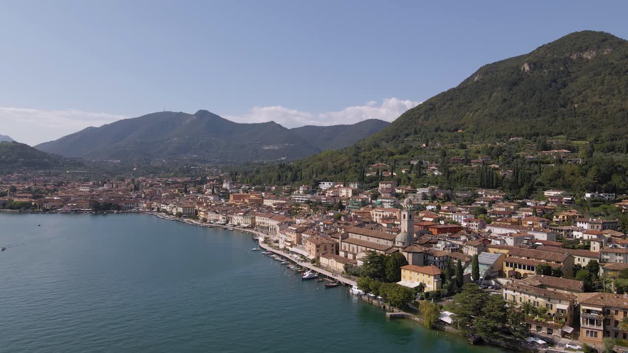 Veduta aerea di Salò, Italia.