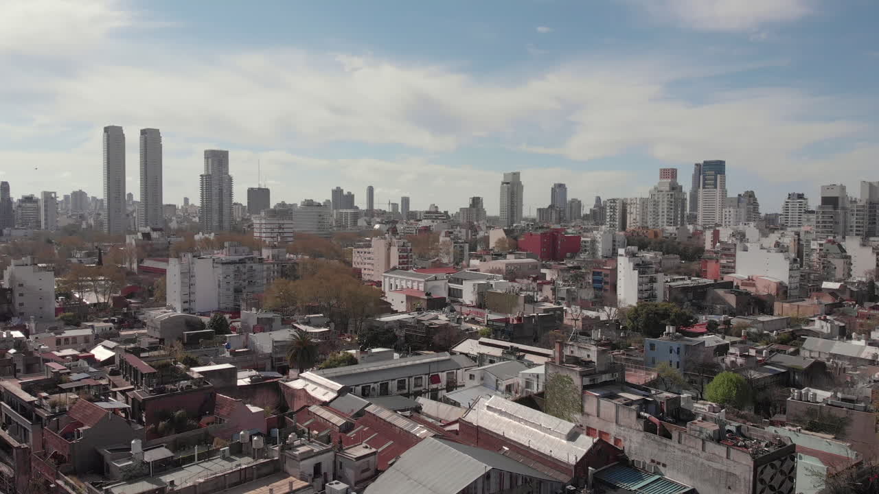 imágenes aéreas de drones del horizonte del paisaje urbano del centro de buenos aires argentina